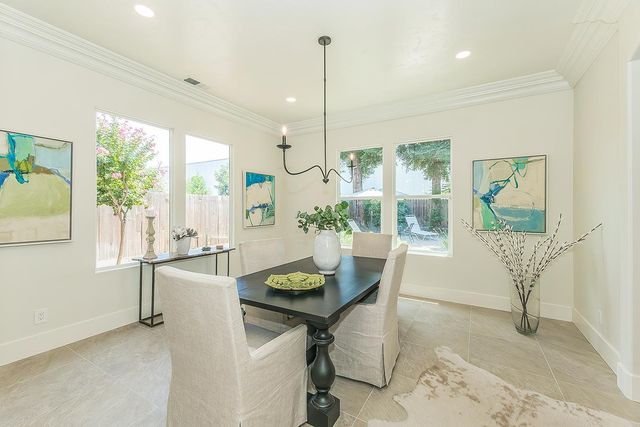 272 Omaha Avenue, Clovis, CA 93619
