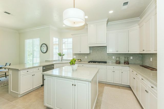 272 Omaha Avenue, Clovis, CA 93619