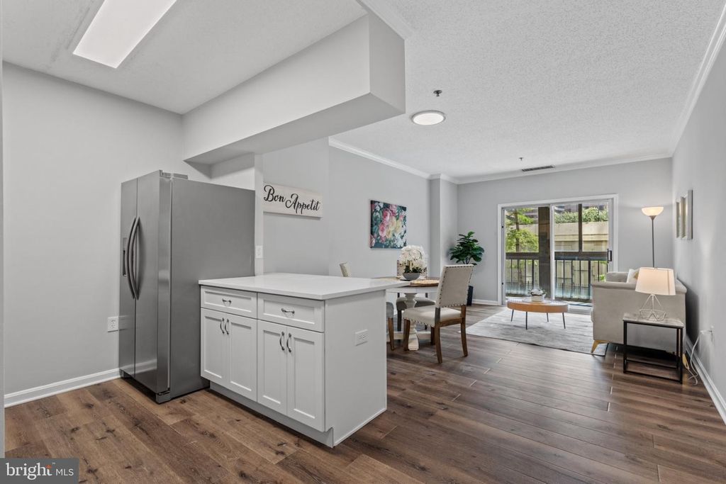 1211 S EADS ST #108, Arlington, VA 22202