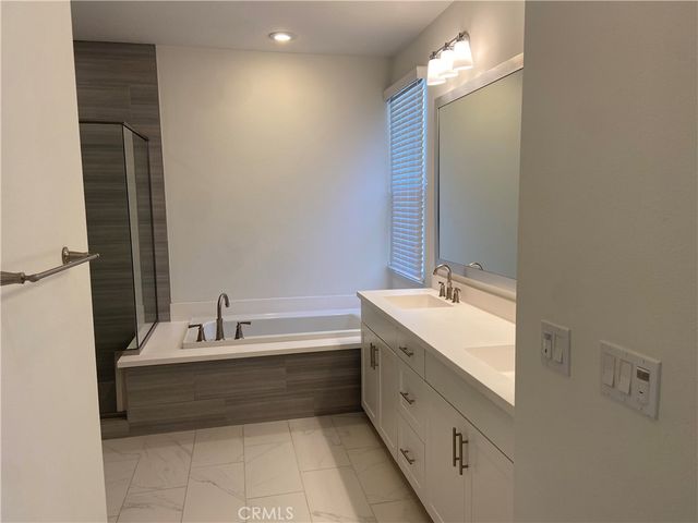 122 Crescent Moon, Irvine, CA 92602
