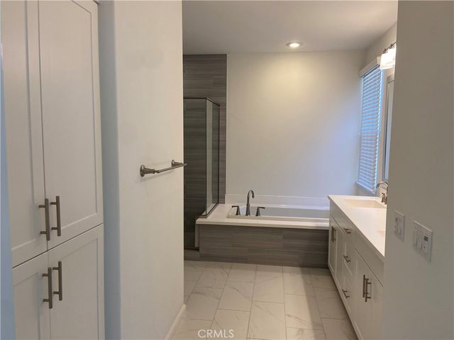 122 Crescent Moon, Irvine, CA 92602