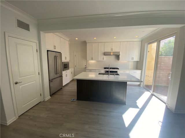 122 Crescent Moon, Irvine, CA 92602