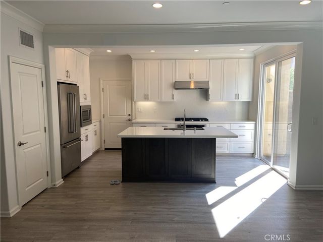 122 Crescent Moon, Irvine, CA 92602