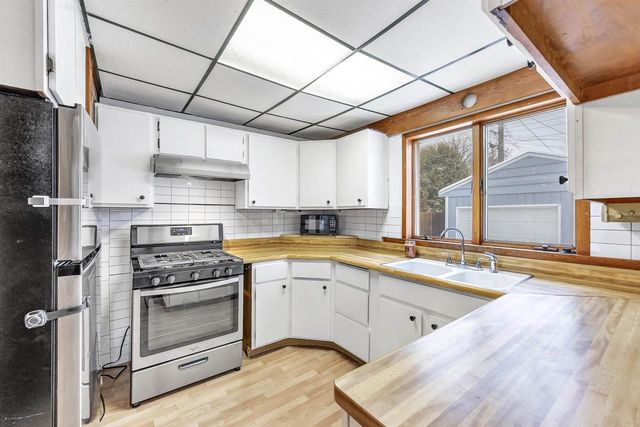 2410 LIBERTY PLACE, Manitowoc, WI 54220