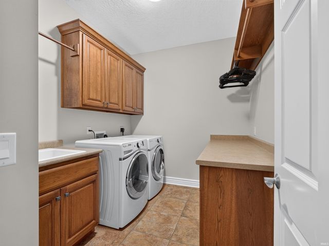 12223 Leo Road, Fort Wayne, IN 46845
