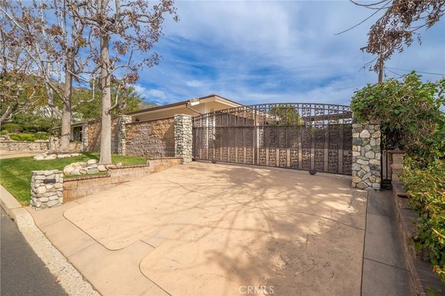 1098 W 25th Street, Upland, CA 91784