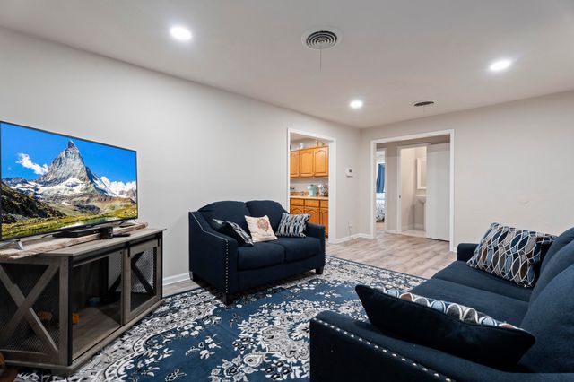 25660 S 625 Road, Grove, OK 74344