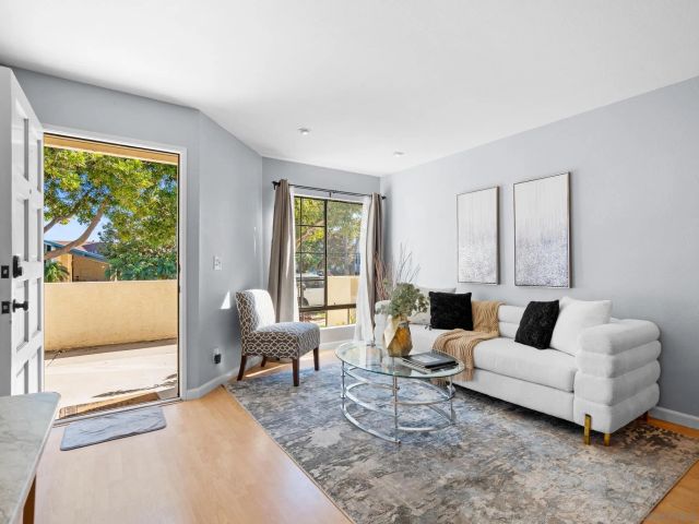 1568 Thomas Ave, San Diego, CA 92109