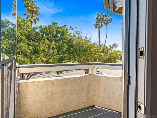 1568 Thomas Ave, San Diego, CA 92109