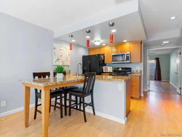 1568 Thomas Ave, San Diego, CA 92109