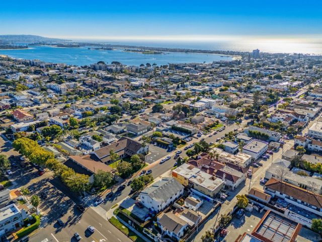 1568 Thomas Ave, San Diego, CA 92109