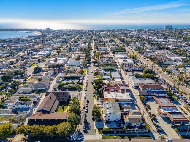 1568 Thomas Ave, San Diego, CA 92109