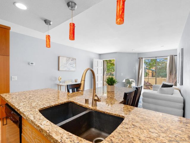 1568 Thomas Ave, San Diego, CA 92109