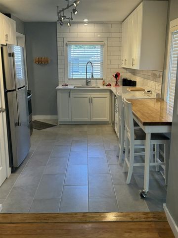 403 Hoover Ave, Benton Harbor, MI 49022