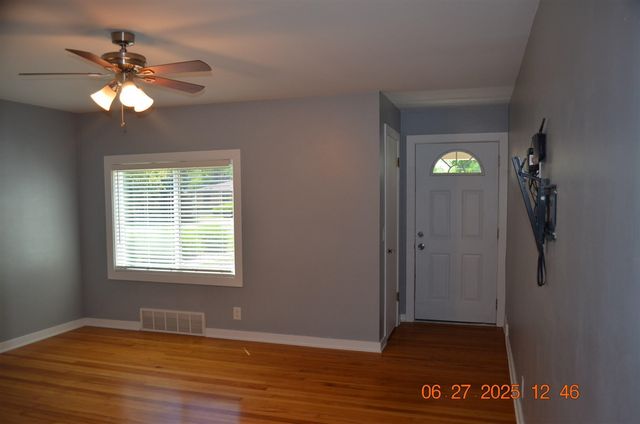 403 Hoover Ave, Benton Harbor, MI 49022