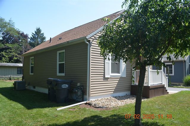 403 Hoover Ave, Benton Harbor, MI 49022