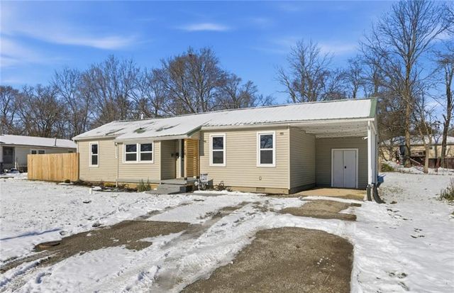 110 W 6th Street, Knob Noster, MO 65336