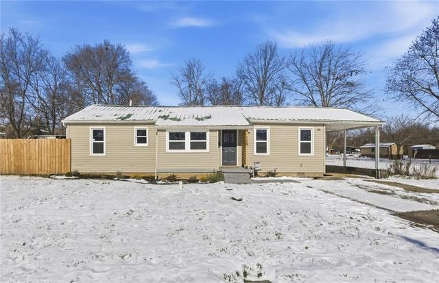 110 W 6th Street, Knob Noster, MO 65336