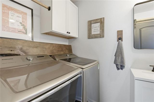 110 W 6th Street, Knob Noster, MO 65336