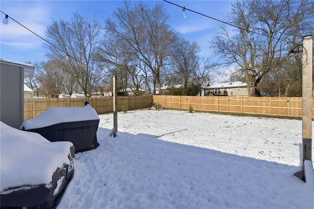 110 W 6th Street, Knob Noster, MO 65336