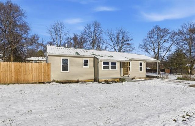 110 W 6th Street, Knob Noster, MO 65336