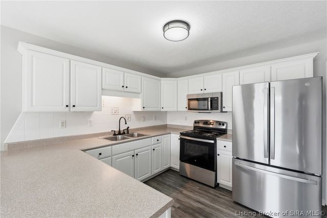 2414 Trinity Run Court, New Albany, IN 47150