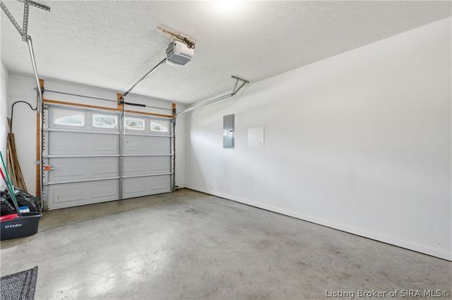 2414 Trinity Run Court, New Albany, IN 47150