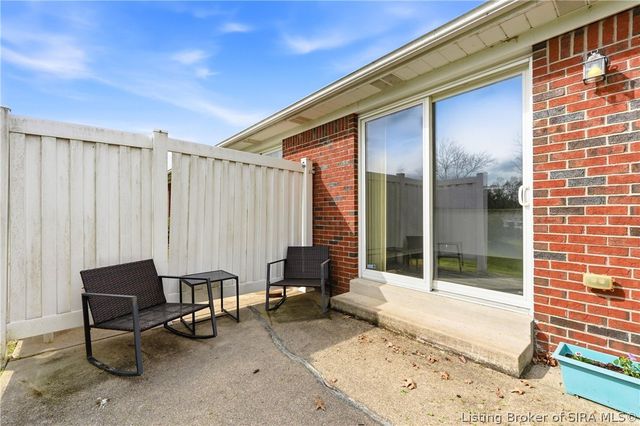 2414 Trinity Run Court, New Albany, IN 47150