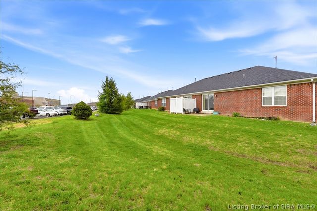 2414 Trinity Run Court, New Albany, IN 47150