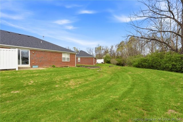 2414 Trinity Run Court, New Albany, IN 47150