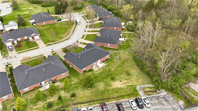 2414 Trinity Run Court, New Albany, IN 47150