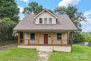 22 Pine Grove Avenue, Asheville, NC 28801