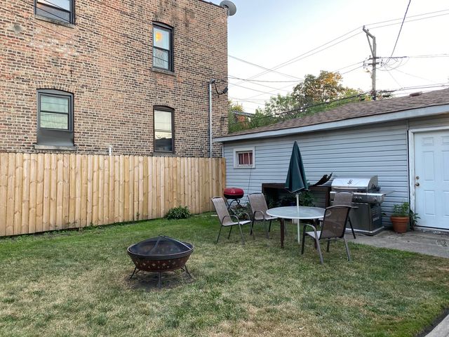 3304 N Albany Avenue, Chicago, IL 60618