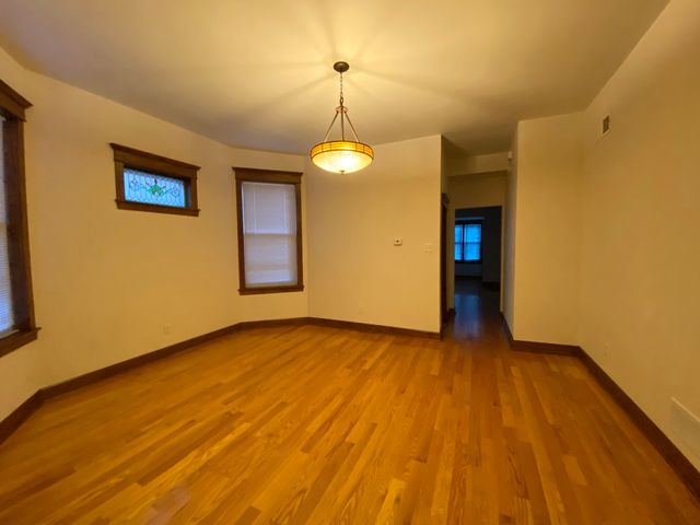 3304 N Albany Avenue, Chicago, IL 60618