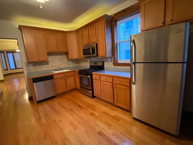 3304 N Albany Avenue, Chicago, IL 60618