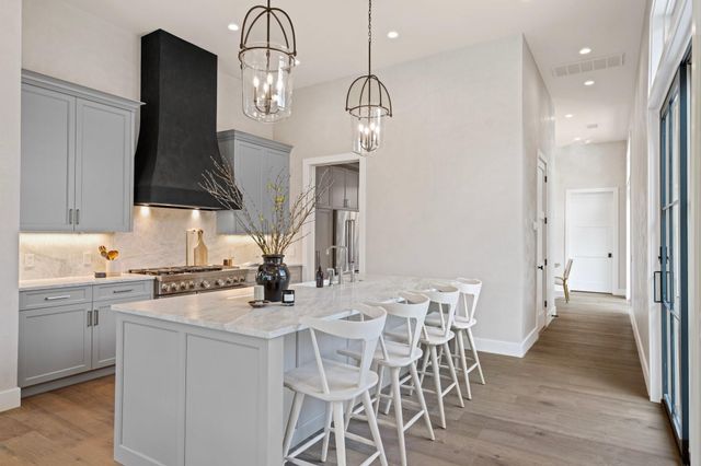 706 W Creek ST, Fredericksburg, TX 78624
