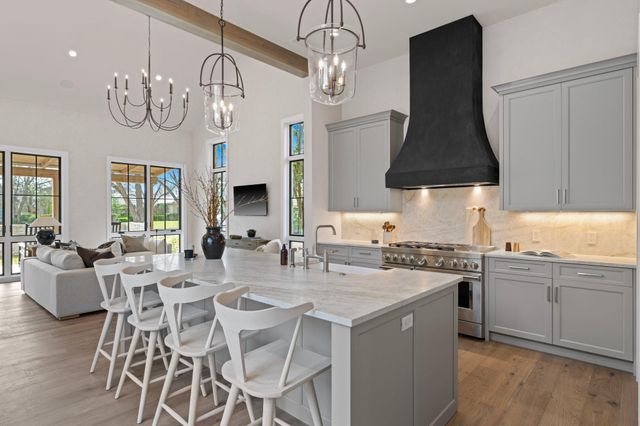 706 W Creek ST, Fredericksburg, TX 78624