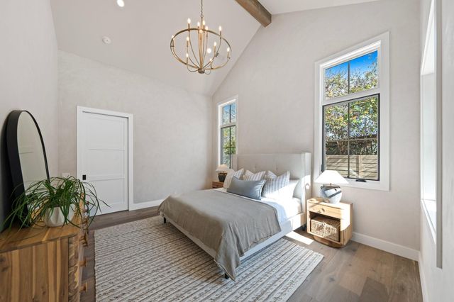 706 W Creek ST, Fredericksburg, TX 78624