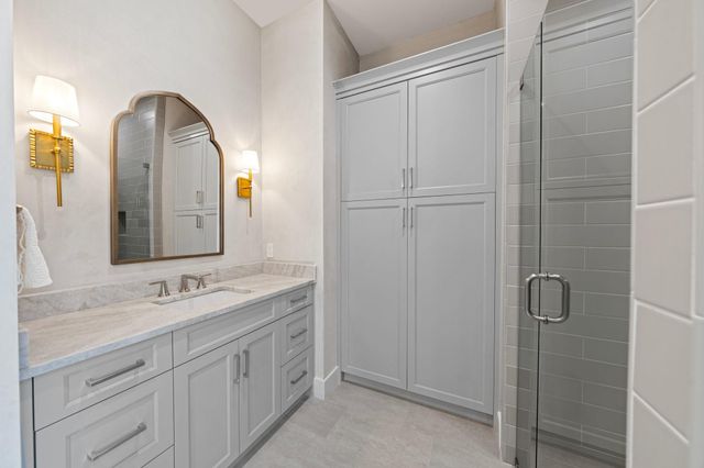 706 W Creek ST, Fredericksburg, TX 78624