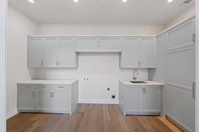 706 W Creek ST, Fredericksburg, TX 78624