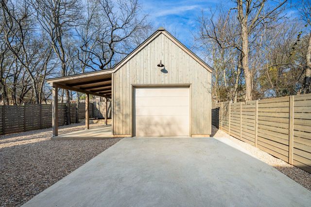 706 W Creek ST, Fredericksburg, TX 78624