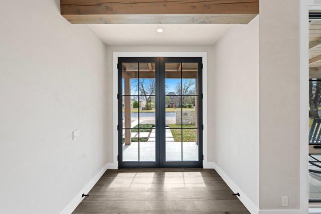 706 W Creek ST, Fredericksburg, TX 78624