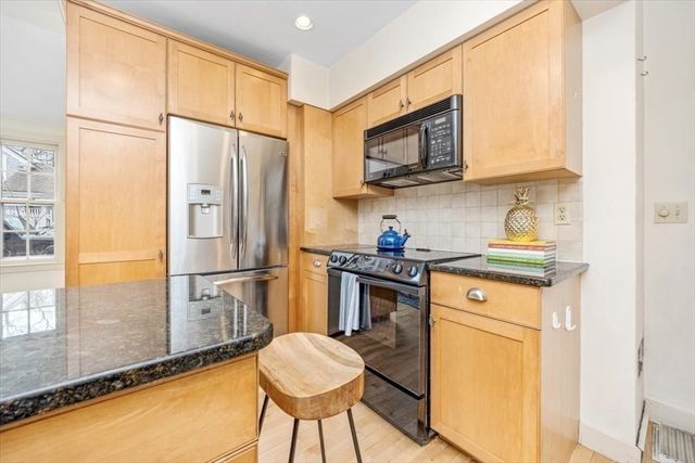 59 Cottage St, Hingham, MA 02043