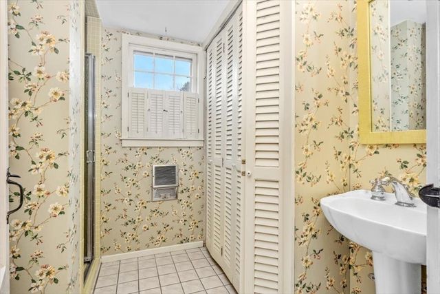 59 Cottage St, Hingham, MA 02043