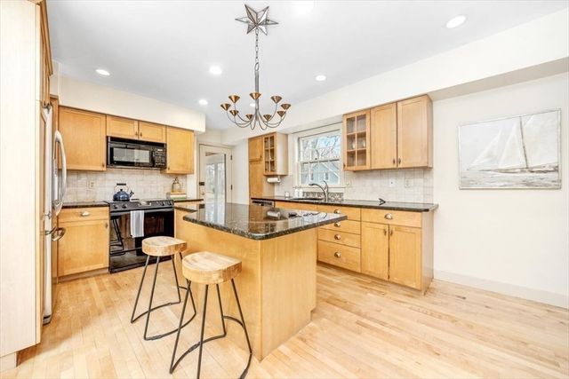 59 Cottage St, Hingham, MA 02043