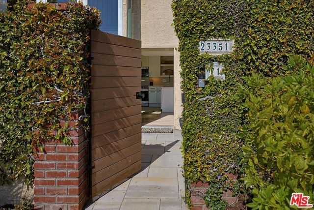 23351 Park Sorrento 71, Calabasas, CA 91302