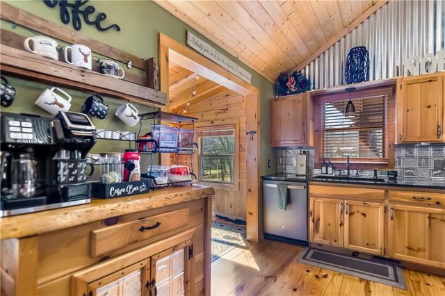 28 Wood Lane, Blue Ridge, GA 30513