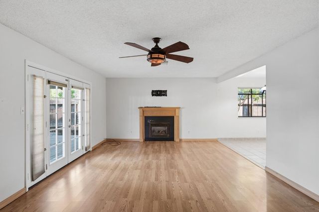 617 Mary Todd Ln, Modesto, CA 95354