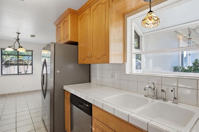 617 Mary Todd Ln, Modesto, CA 95354