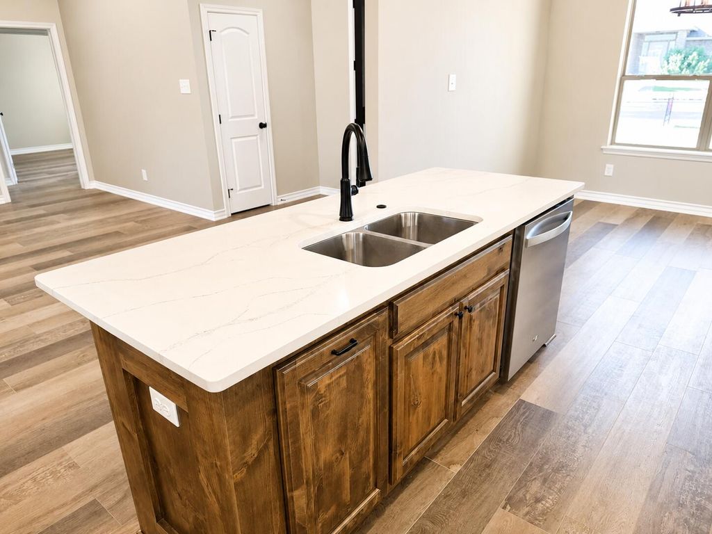 Image 6 of property listing at 5005 Scarlett Oak Lane, San Angelo, TX 76904